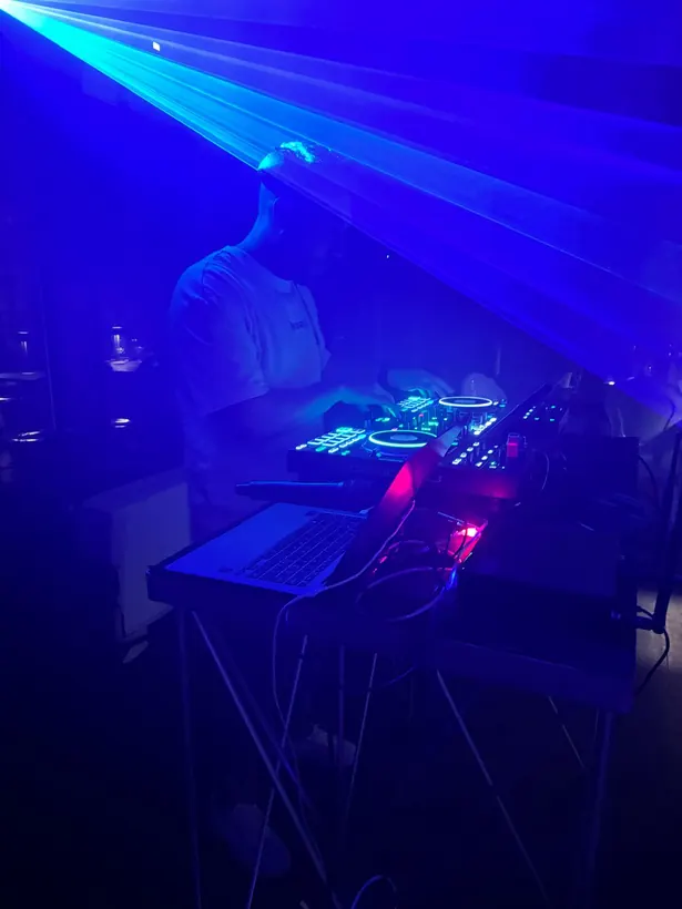 Laser blu in sala